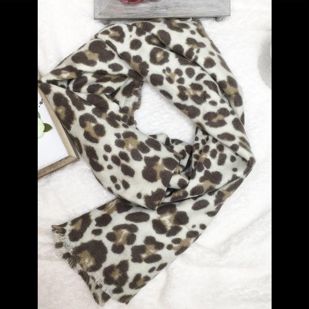 Leopard scarf 